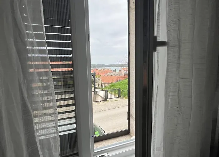 Arena アパート プーラ