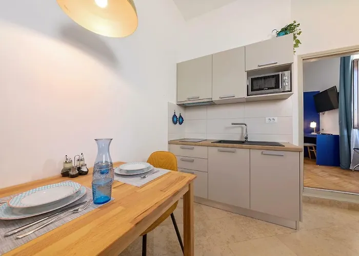 アパート Arena プーラ